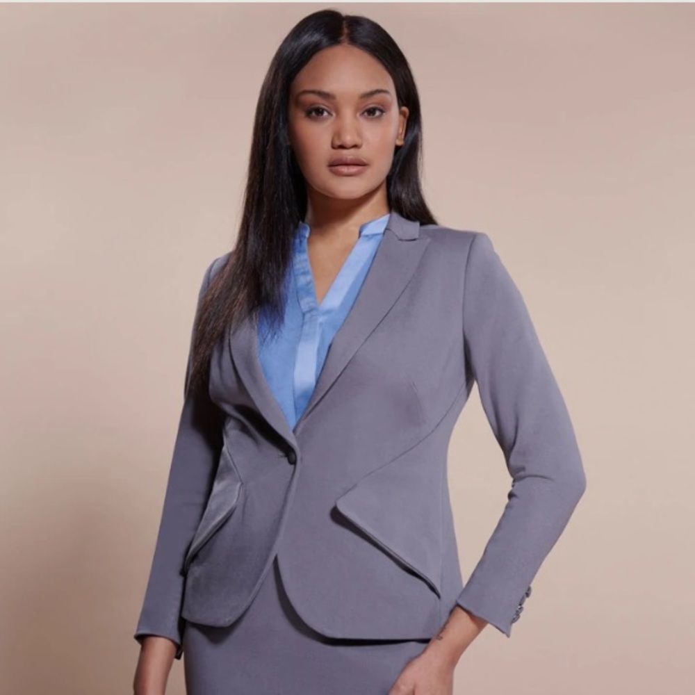 NWT Beautiful Blazer. Perfect jacket for work or to go out. Great office outfit.